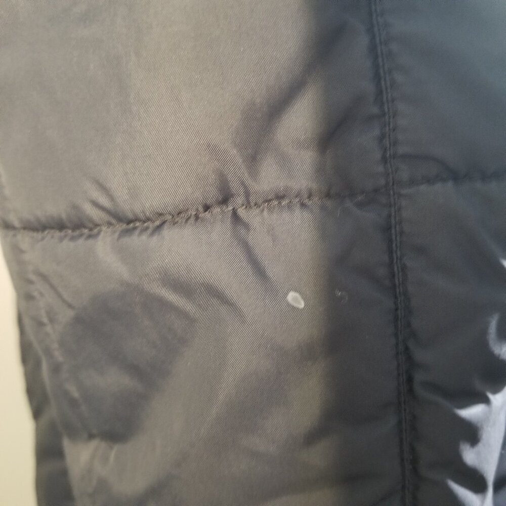 Tommy Hilfiger puffer jacket, size M in blue (or maybe dark gray) - Picture 9 of 16